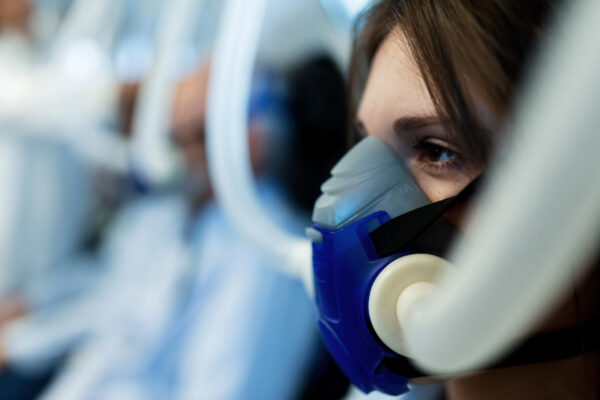 close-up-woman-wearing-mask-hyperbaric-oxygen-therapy-clinic
